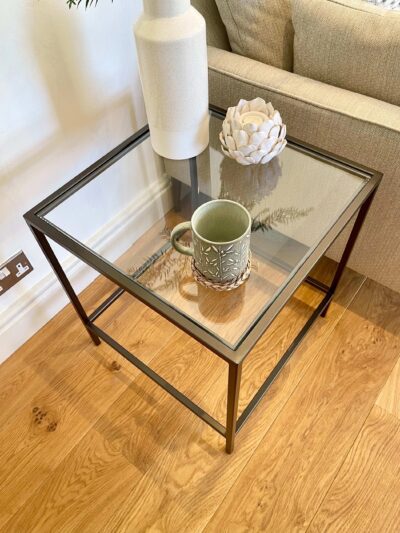 Mesa Auxiliar de Cristal Madison – Elegancia Minimalista para Tu Hogar - Image 10